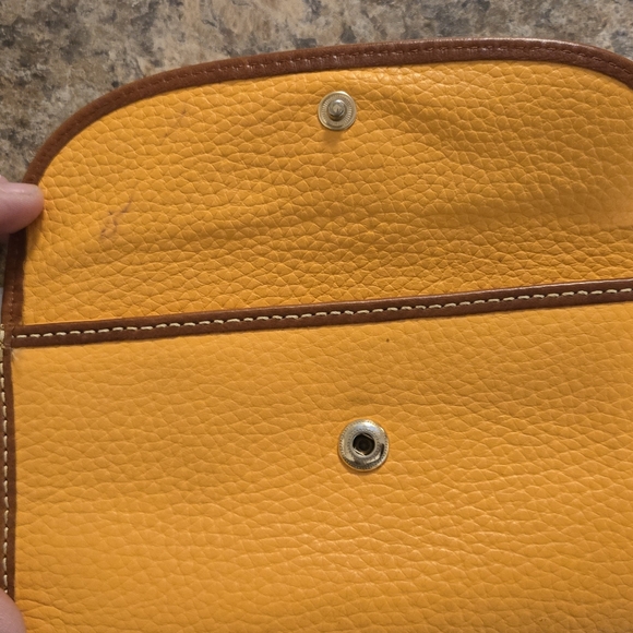 EUC Dooney & Bourke Collection Signature Logo Continental Clutch Wallet, Mustard - Picture 4 of 11